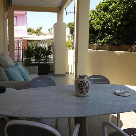 Apartment Nelli's Near The Airport, Sea And Port *